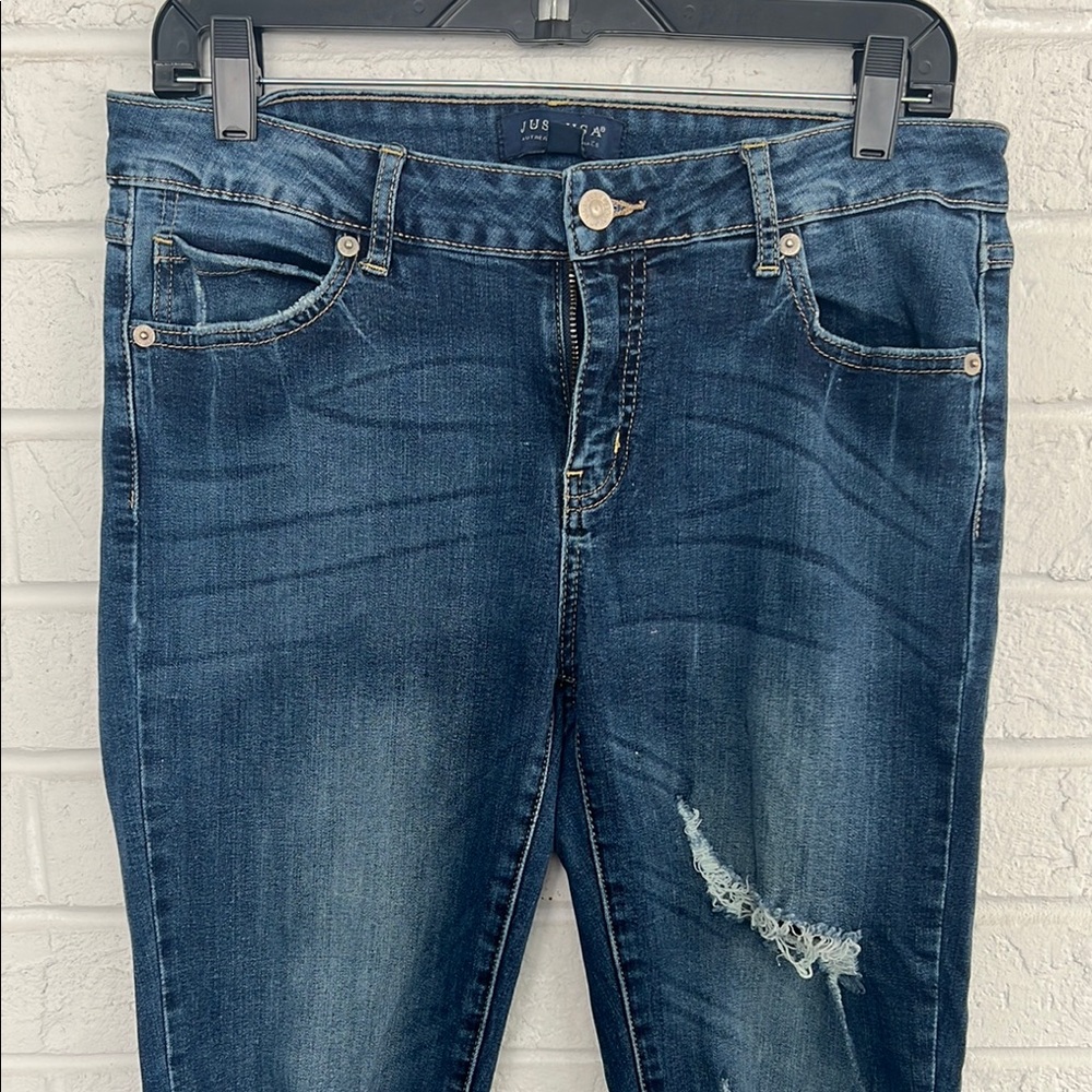 Just USA Women's Distressed Cropped Blue Jeans with Rips Size 30 - Picture 2 of 9